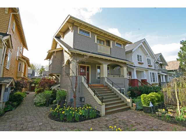 3538 W 5th Avenue - Kitsilano Townhouse, 2 Bedrooms (V822581)