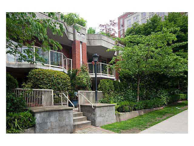 105 867 Hamilton Street - Downtown VW Townhouse, 3 Bedrooms (V832897)