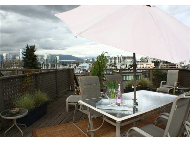 860 Greenchain - False Creek Townhouse, 2 Bedrooms (V884740)