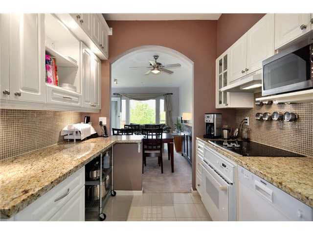 305 5262 Oakmount Crescent - Oaklands Apartment/Condo, 2 Bedrooms (V845334)