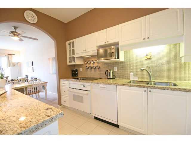 305 5262 Oakmount Crescent - Oaklands Apartment/Condo, 2 Bedrooms (V882257)