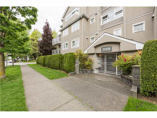 401 3008 Willow Street - Fairview VW Apartment/Condo for sale, 2 Bedrooms (V1123671)