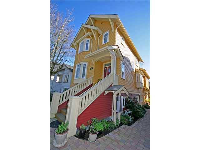 3528 W 5th Avenue - Kitsilano 1/2 Duplex, 2 Bedrooms (V884619)