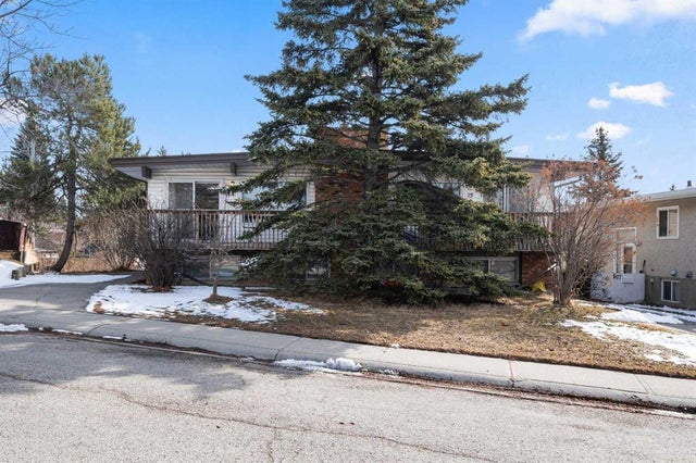 73 & 75 Dalton Bay NW - Dalhousie Full Duplex for Sale, 8 Bedrooms (A2200189)