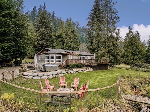 1223 BOYLE ROAD - Gibsons & Area House with Acreage for sale, 3 Bedrooms (R2949341)