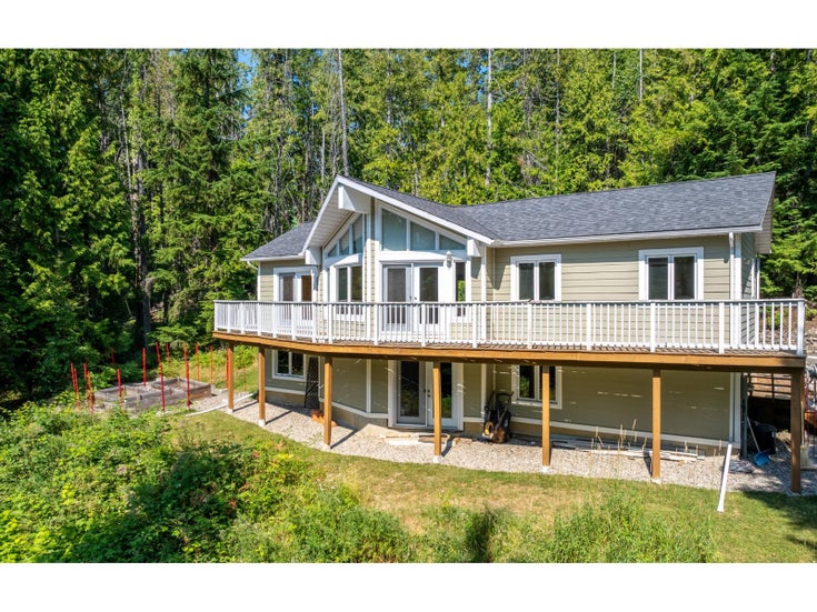 16242 SELKIRK ROAD - Crawford Bay House for sale, 3 Bedrooms (2478706)