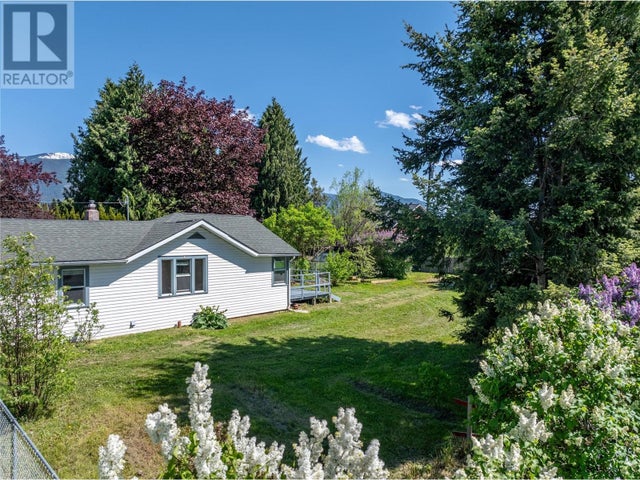 1807 Cedar Street - Creston House for Sale, 3 Bedrooms (10347218)