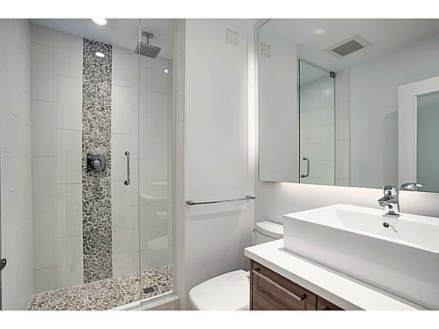 A&b 120 W 17th Street - Central Lonsdale Apartment/Condo, 2 Bedrooms (V1035638)