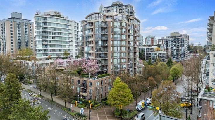 702 - 170 W 1 Street - Lower Lonsdale Apartment/Condo, 2 Bedrooms (R2988951)