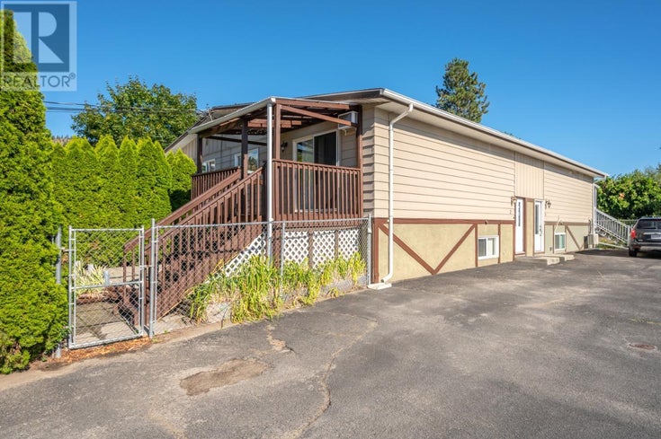 #2 11124 JUBILEE Road, - Summerland Row / Townhouse for sale, 3 Bedrooms (200430)