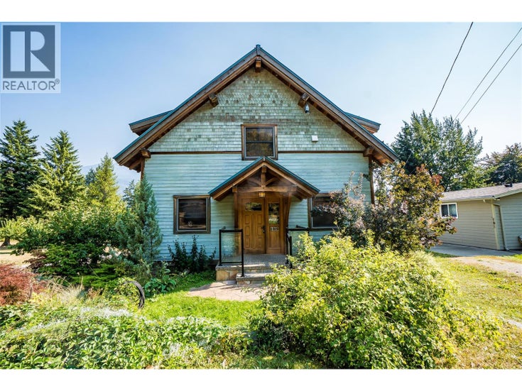 130 8th Street N - Kaslo House for Sale, 2 Bedrooms (10364939)