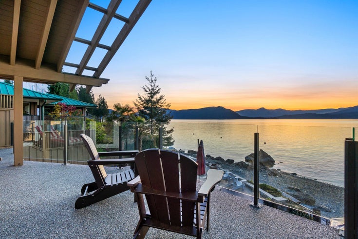 8735 LAWRENCE WAY - Howe Sound House/Single Family, 3 Bedrooms 