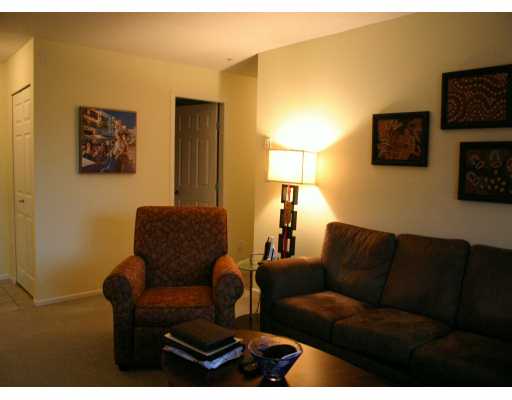 # 209 223 MOUNTAIN HY - Lynnmour Apartment/Condo for sale, 2 Bedrooms (V569856)