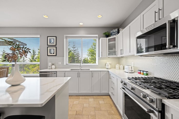 34 Hickory Drive - Heritage Woods PM Half Duplex for Sale, 5 Bedrooms (R3021794)