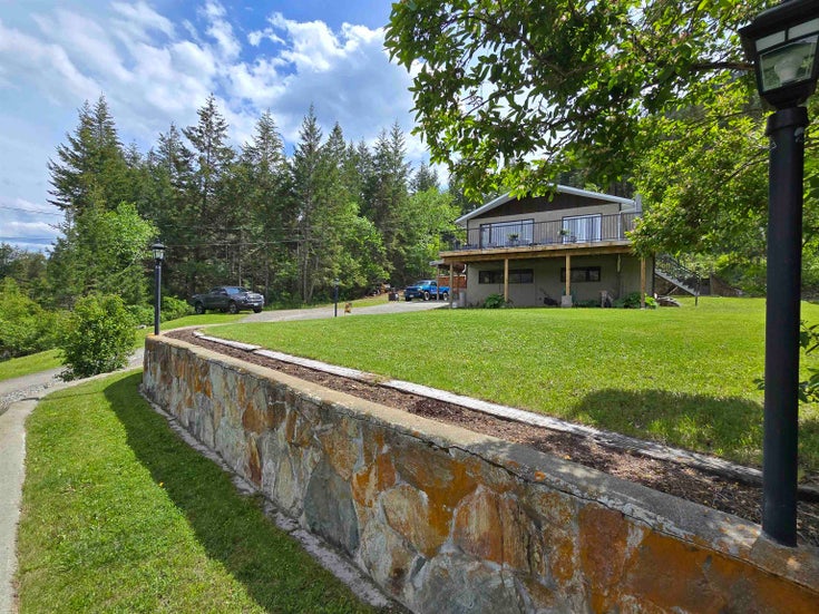 1963 South Lakeside Drive - Lakeside Rural HOUSE, 5 Bedrooms (R3007027)