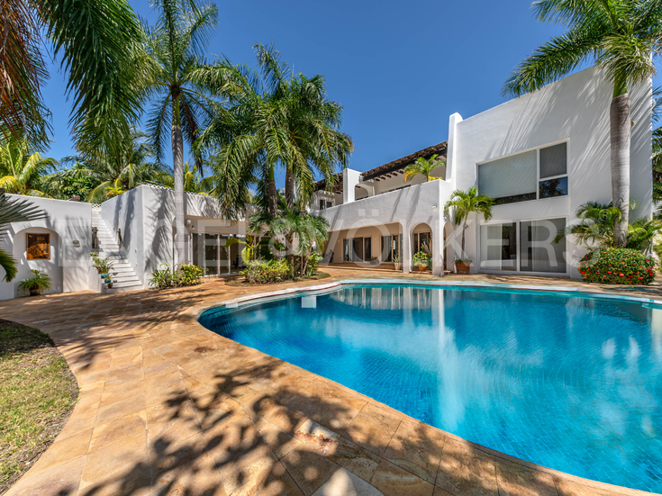 Elegant Beachside Villa with Solar Power, Guesthouse & Pool - PLAYA PARAISO House for Sale, 3 Bedrooms 
