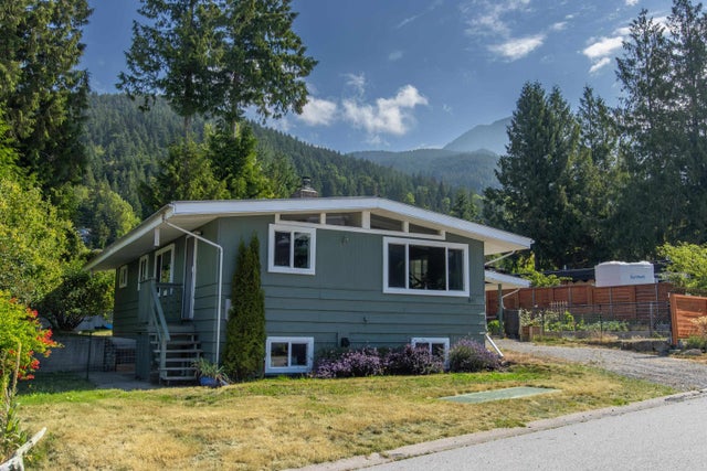 841 Upper Crescent - Britannia Beach Single Family Residence, 3 Bedrooms (R3039375)