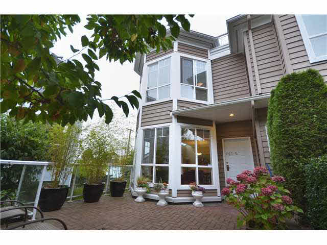 5 257 E 6th Street - Lower Lonsdale Townhouse, 3 Bedrooms (V975601)