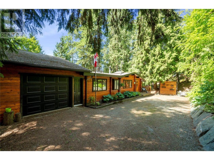 7792 Columbia Drive - Anglemont House for Sale, 4 Bedrooms (10350863)
