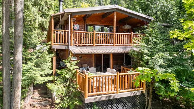 7792 Columbia Drive, Anglemont BC, V0E 1M8 - Anglemont Single Family, 4 Bedrooms (10350863)