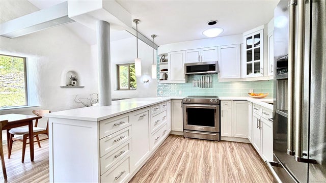 9121 Keith Wagner Way - Isl Denman Island Single Family Residence for Sale, 2 Bedrooms (999854)
