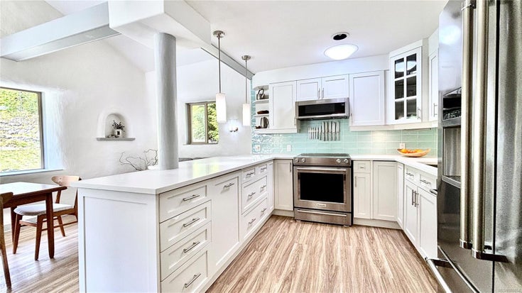 9121 Keith Wagner Way - Isl Denman Island Single Family Residence for Sale, 2 Bedrooms (999854)
