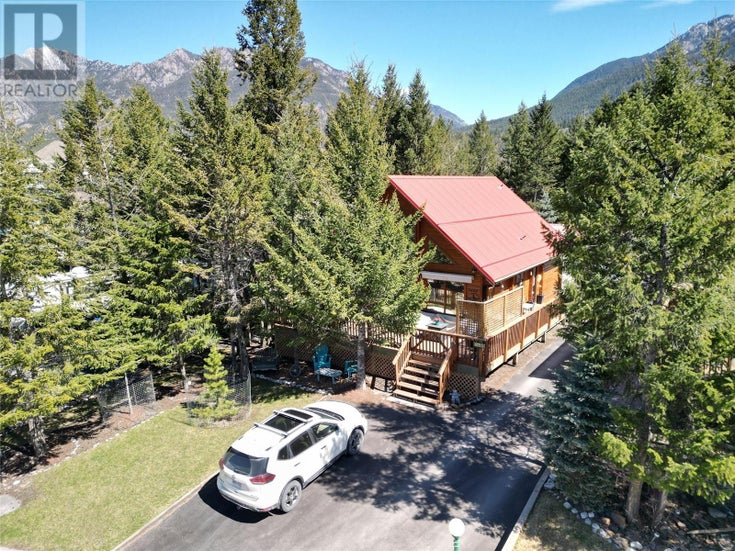 7488 Pine Cone Lane - Radium Hot Springs House for Sale, 5 Bedrooms (10344308)