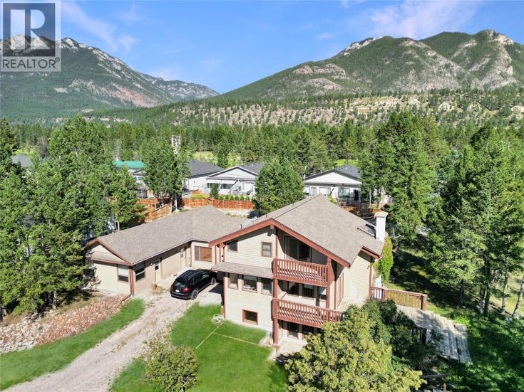7560 Jackson Avenue - Radium Hot Springs House for Sale, 5 Bedrooms (10361139)