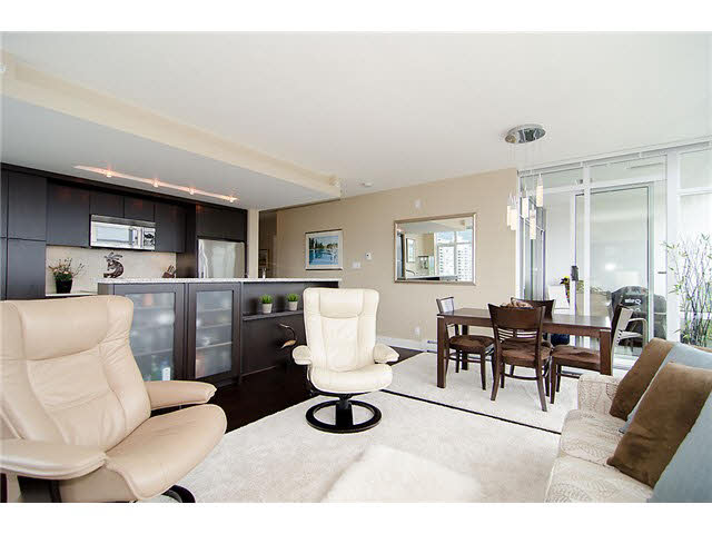 1105 1320 S Chesterfield Avenue - Central Lonsdale Apartment/Condo for sale, 2 Bedrooms (V960909)