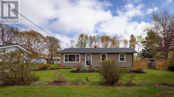 4 MONTGOMERY Drive - Charlottetown House for Sale, 3 Bedrooms (202513143)
