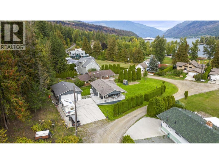 8758 HOLDING Road Unit# 17 - Adams Lake House for Sale, 3 Bedrooms (10356841)
