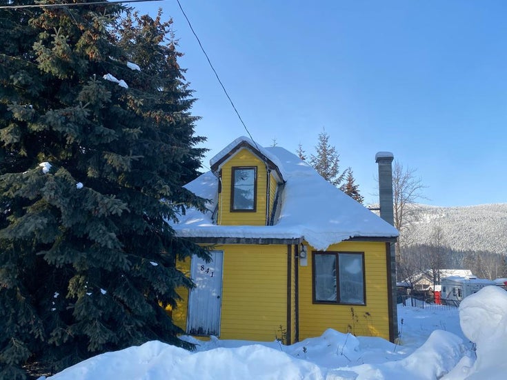 841 Pine Street, Blue River, BC  - Blue River Single Family, 1 Bedroom (170568)