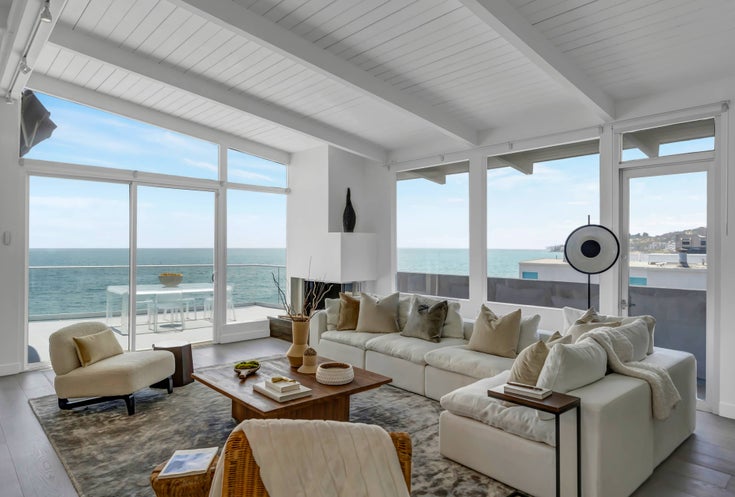 Beachfront 3-Bed Penthouse in Malibu for Rent | Harel Property Management - Malibu House for rent, 3 Bedrooms (PROPERTY AVAILABLE IMMEDIATELY)