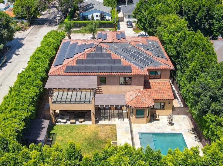 15060 Greenleaf St - Sherman Oaks House for Rent, 7 Bedrooms (PROPERTY AVAILABLE IMMEDIATELY)