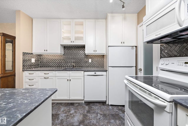 2326 151 AV NW - Fraser Carriage for Sale, 2 Bedrooms (E4452258)