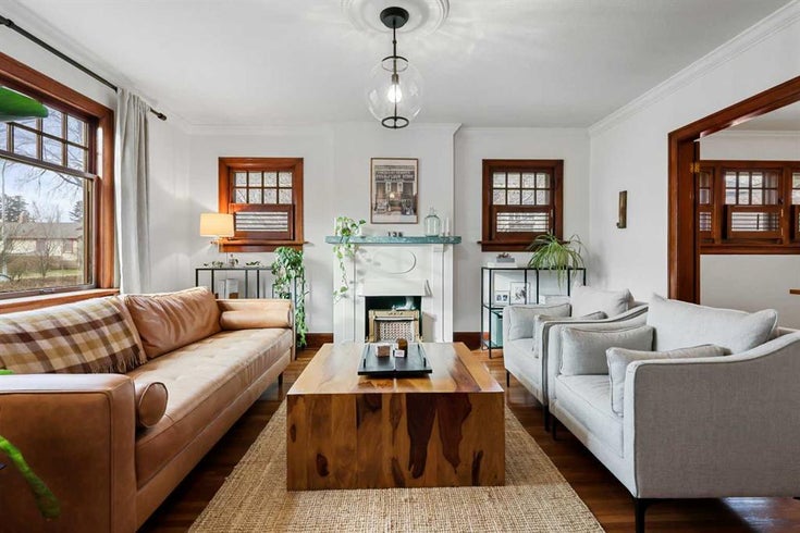 138 9 Avenue NE - Crescent Heights Detached for Sale, 2 Bedrooms (A2214356)
