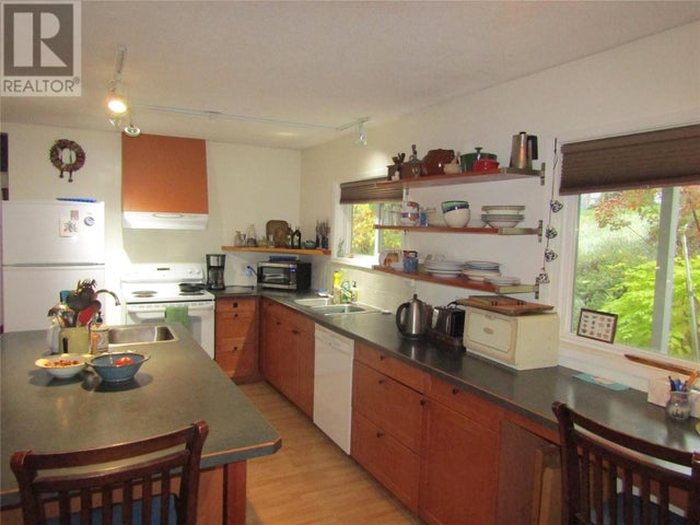 5855 Spencer Road - Grand Forks House for Sale, 4 Bedrooms (10347450)