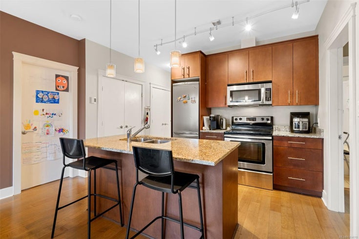 201 - 21 Conard St - VR Hospital Condo Apartment for Sale, 2 Bedrooms (1004618)