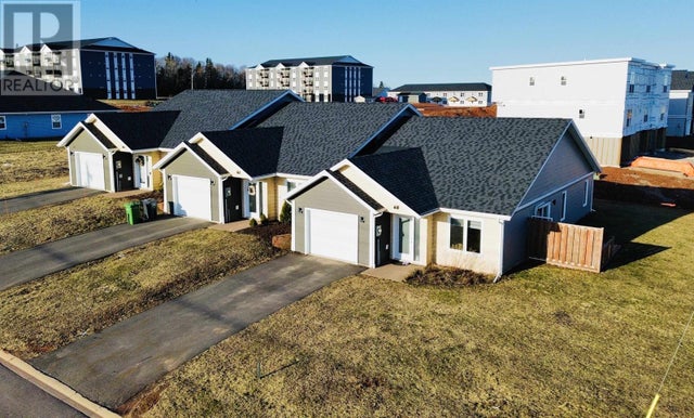 60 Kindred Avenue - East Royalty Row / Townhouse for Sale, 3 Bedrooms (202506962)