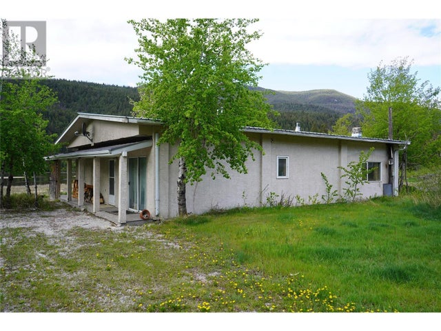 6805 CARIBOO  97 Highway - Clinton House for Sale, 3 Bedrooms (10338771)