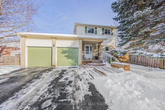 23 Metcalf Cres - Tottenham Detached, 3 Bedrooms 