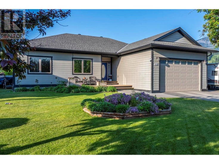 810 12th Street S - Golden House for Sale, 3 Bedrooms (10351892)