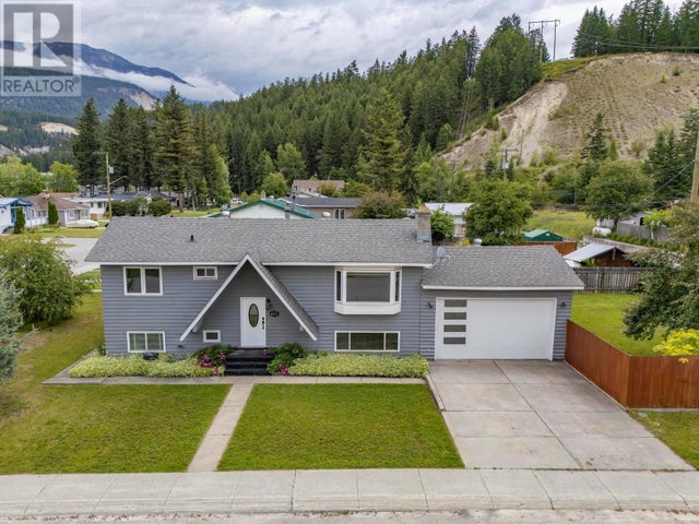 1300 11th Street S - Golden House for Sale, 4 Bedrooms (10353999)