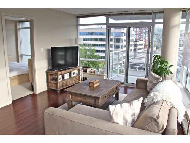 805 8288 Lansdowne Road - Brighouse Apartment/Condo, 2 Bedrooms (V963114)