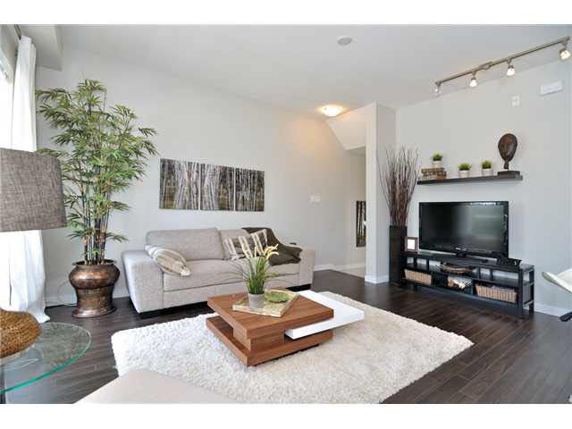 40 6965 Hastings Street - Sperling-Duthie Apartment/Condo, 2 Bedrooms (V968611)