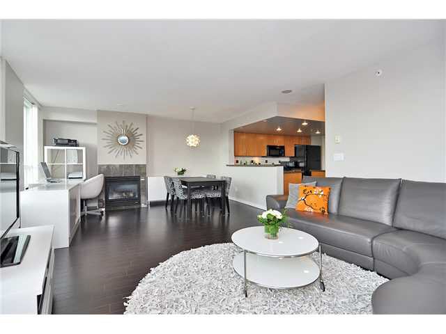 405 120 Milross Avenue - Downtown VE Apartment/Condo, 2 Bedrooms (V1084999)