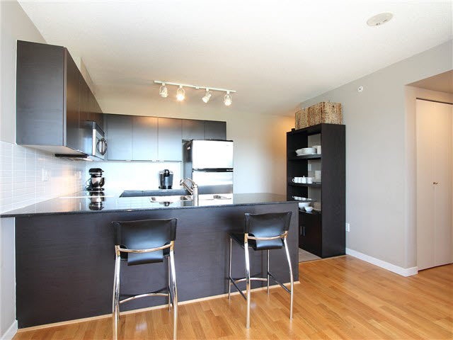 704 4178 Dawson Street - Brentwood Park Apartment/Condo, 2 Bedrooms (V969489)