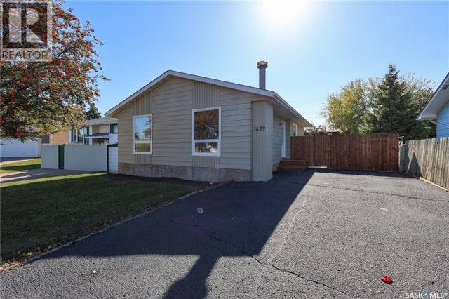 1429 Lacroix CRESCENT - Prince Albert House for Sale, 3 Bedrooms (SK019633)