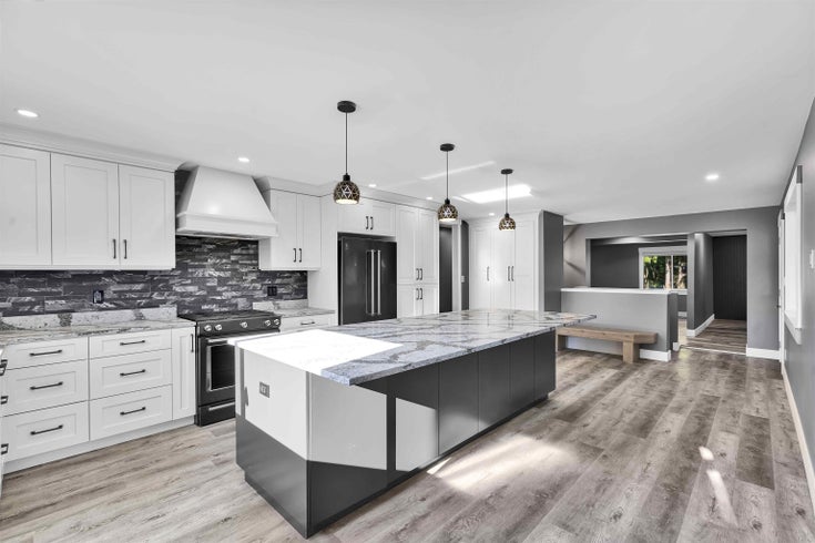6437 264 Street - County Line Glen Valley Single Family Residence for Sale, 6 Bedrooms (R3039250)