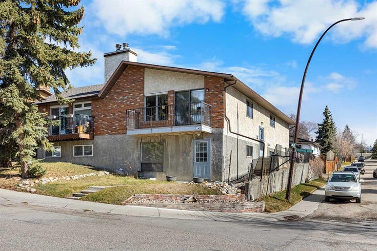 36 Edgewood Drive NW  - Edgemont Semi Detached (Half Duplex), 5 Bedrooms (A2211732)